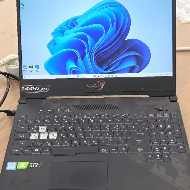 A급 아수스 32GB램 RTX2070 15.6인치 게이밍 노트북