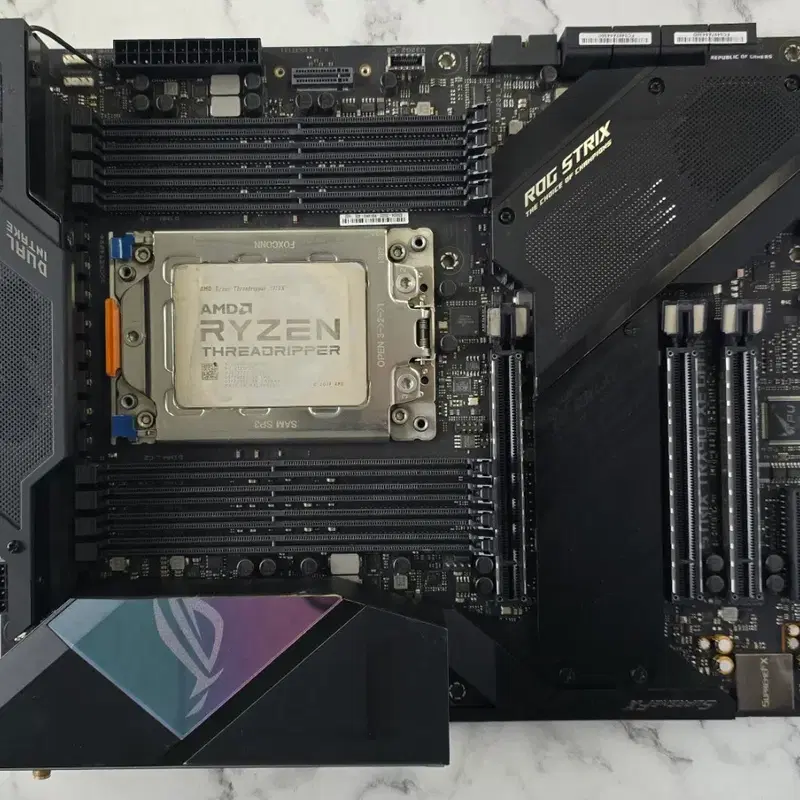 ASUS ROG STRIX TRX40-XE GAMING 메인보드