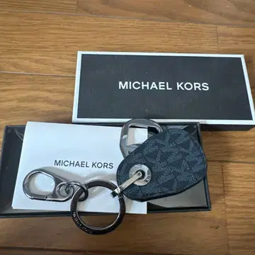 MICHAEL KORS 키링