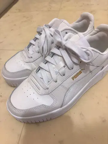 PUMA 화이트 스니커즈