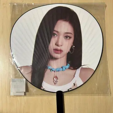 BABYMONSTER 아현 부채