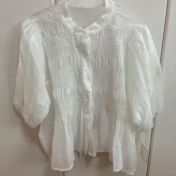 lodie 셔링 반팔 블라우스 화이트