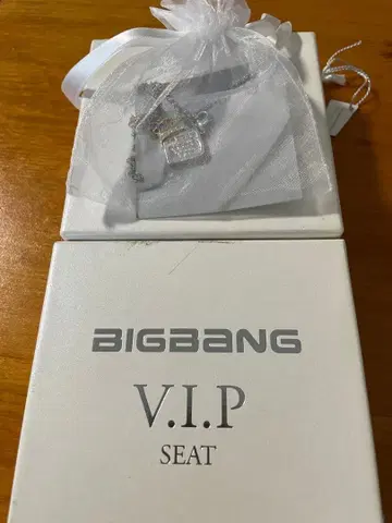 BIGBANG V.I.P SEAT 목걸이