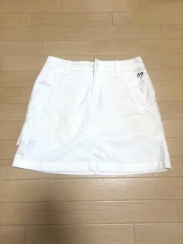 Master Bunny Edition 골프 스커트 화이트