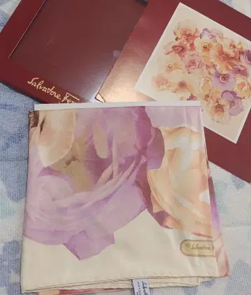 페라가모 실크 스카프