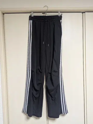adidas 스웨트 팬츠 와이드 레그 블랙