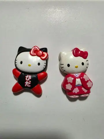 헬로키티 쿠츠츠쿠데스 마그넷 2개 세트