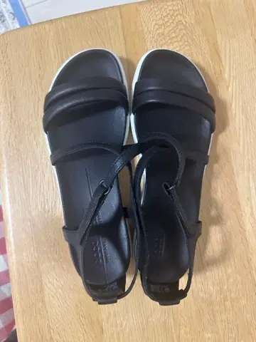 ECCO 에코 가죽 샌들 블랙 사이즈 39