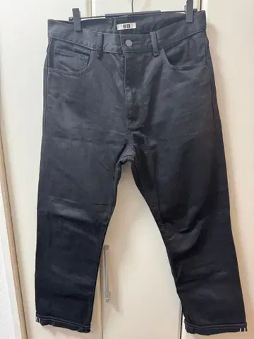 UNIQLO U 블랙 스트레이트 데님 셀비지