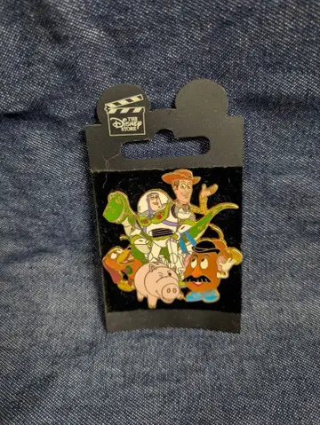 Disney Store 토이 스토리 핀 배지