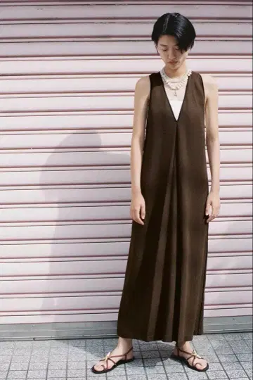ZARA 슬리브리스 롱 원피스 카키 M 사이즈
