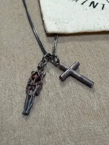 크로스 스컬 모티브 목걸이