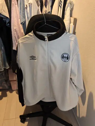 UMBRO 트랙 자켓 화이트 블랙