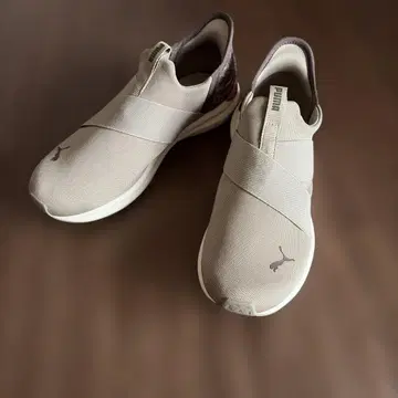 PUMA 슬립온 스니커즈 SOFTFOAM 베이지