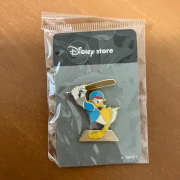 Disney Store 도널드 덕 야구 핀 배지