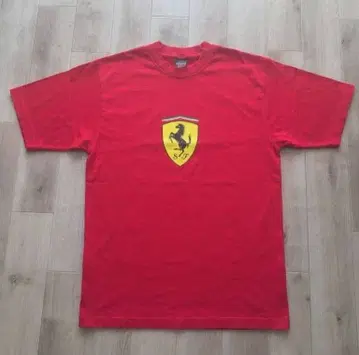공식 라이선스품 미사용 새상품 Ferrari T셔츠 L사이즈 빨간색