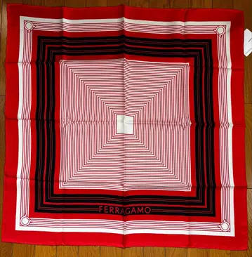 [ 미사용 새상품 ] FERRAGAMO 스카프 90 x 90