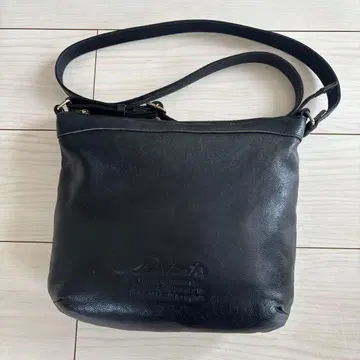 Dakota 숄더백 블랙 가죽