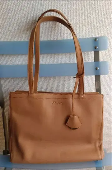 Dakota 가죽 숄더백 카멜