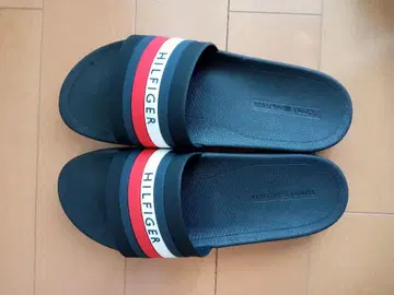 TOMMY HILFIGER 라이카 슬라이드 샌들 블랙