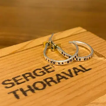 SERGE THORAVAL 눈 녹은 실버 귀걸이 양쪽 귀