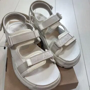 Dr.Martens Forster 닥터마틴 샌들