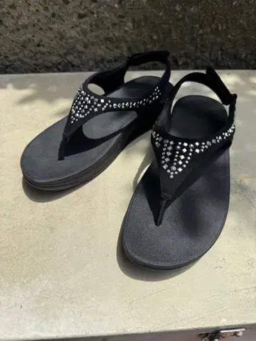 [거의 새상품] FitFlop 플립플랍 비쥬 장식 블랙