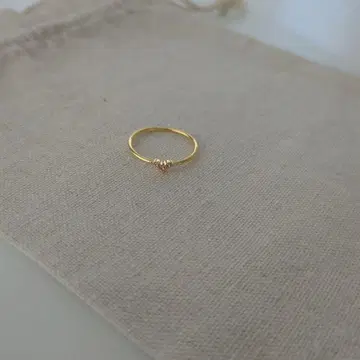 골드 컬러 하트 모티브 반지