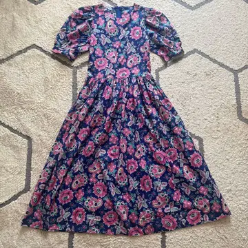 [ 새상품급 ] LAURA ASHLEY 로라 애슐리 퍼프 슬리브 원피스