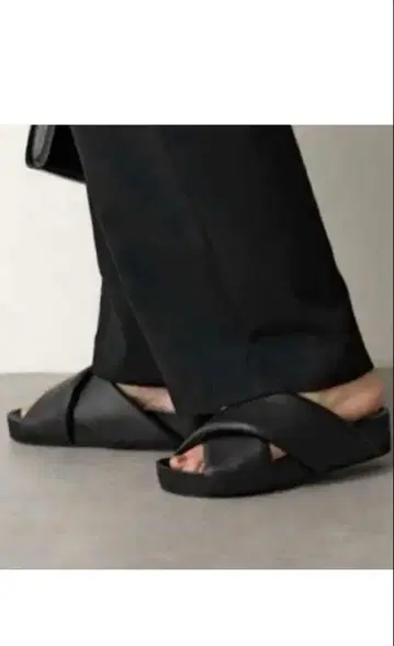 JIL SANDER 패디드 크로스 스트랩 샌들 질 샌더