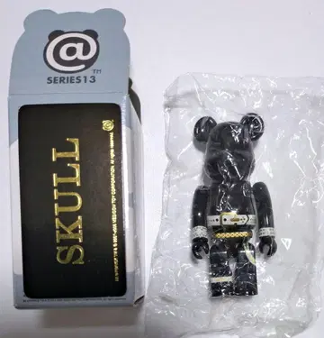 베어브릭 13 아티스트 SKULL