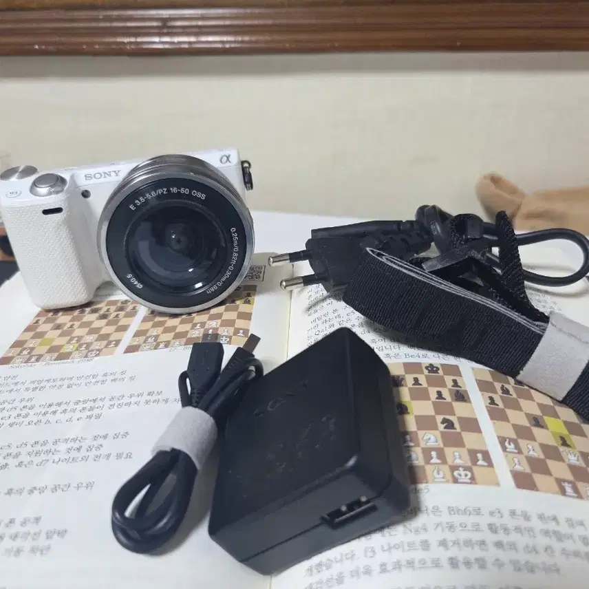 소니 NEX-5T 3.5-5.6/16-50 렌즈 포함