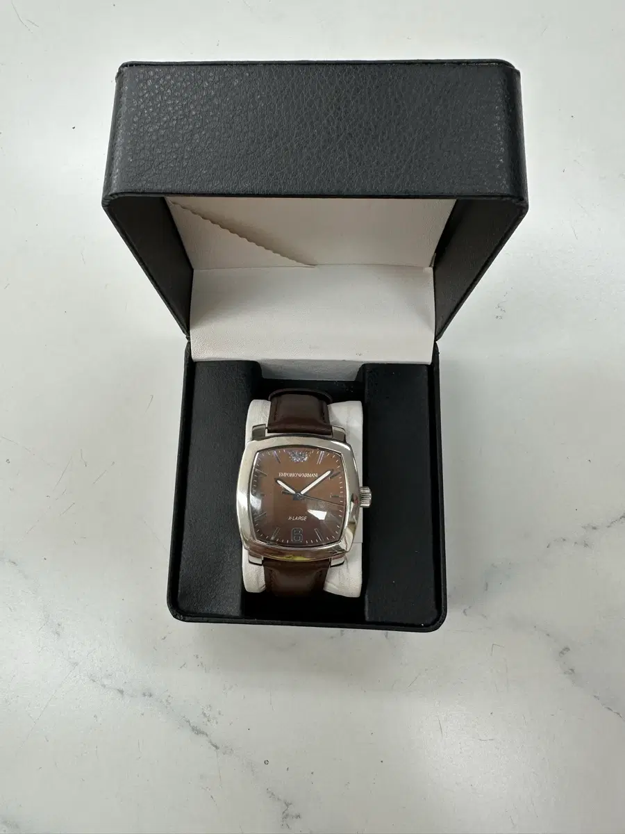 엠포리오 아르마니(Emporio Armani) AR-5803 가죽 스트랩 | 브랜드 
