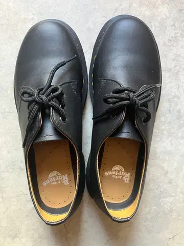 Dr. Martens 3홀 신발 블랙