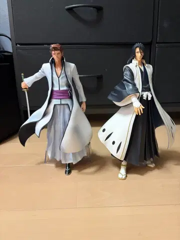 BLEACH 제일복권 아이젠 소스케 쿠치키 뱌쿠야 2체 세트