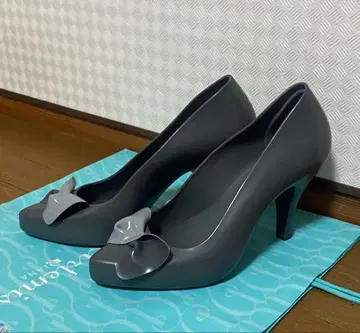 멜리사 리본 포함 러버 펌프스 그레이