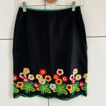 안나수이 ANNA SUI 꽃무늬 자수 블랙 스커트