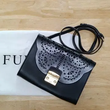 FURLA 훌라 숄더백 버터플라이 펀칭 블랙