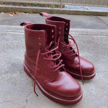 Dr. Martens 14354 레드 8홀 부츠