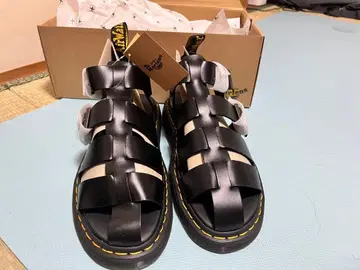 Dr. Martens 샌들 블랙