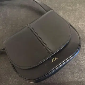 A.P.C 아페쎄 숄더백 가죽 베티 블랙