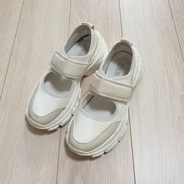 새상품급 ZARA 통굽 멜리 제인 스니커즈 라이트 베이지