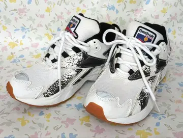 [ Reebok CLASSIC ] 인기 스니커즈 22.5cm 여성용