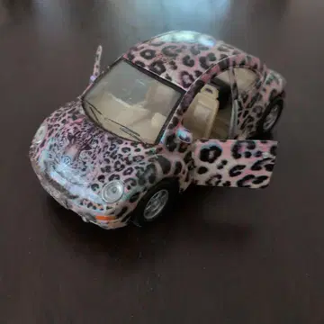 Volkswagen New Beetle 미니카 레오파드 무늬
