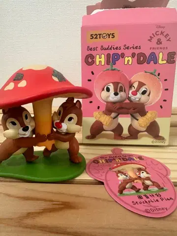 52TOYS 칩과 데일 피규어