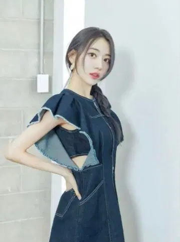 LILY BROWN 미야와키 사쿠라 프릴 미니 원피스