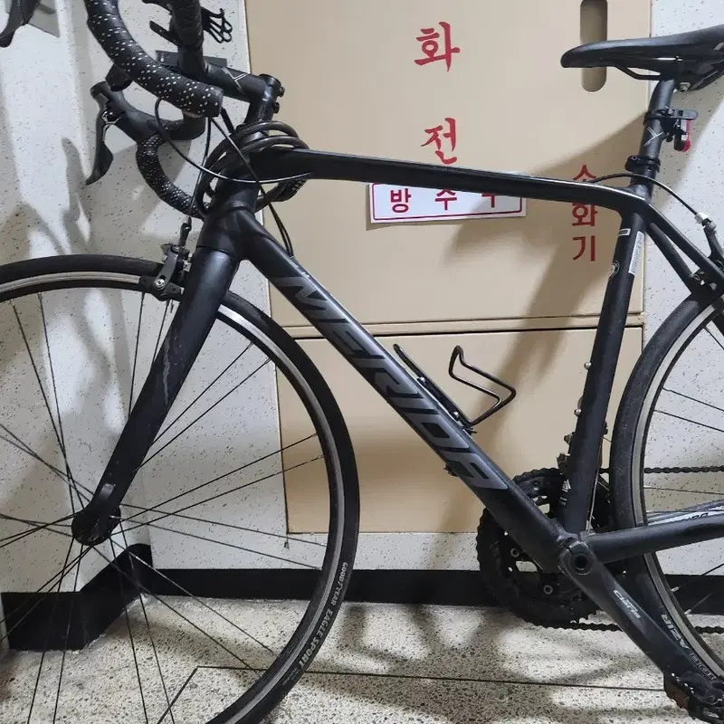 메리다 스컬트라 100 로드만대차합니당