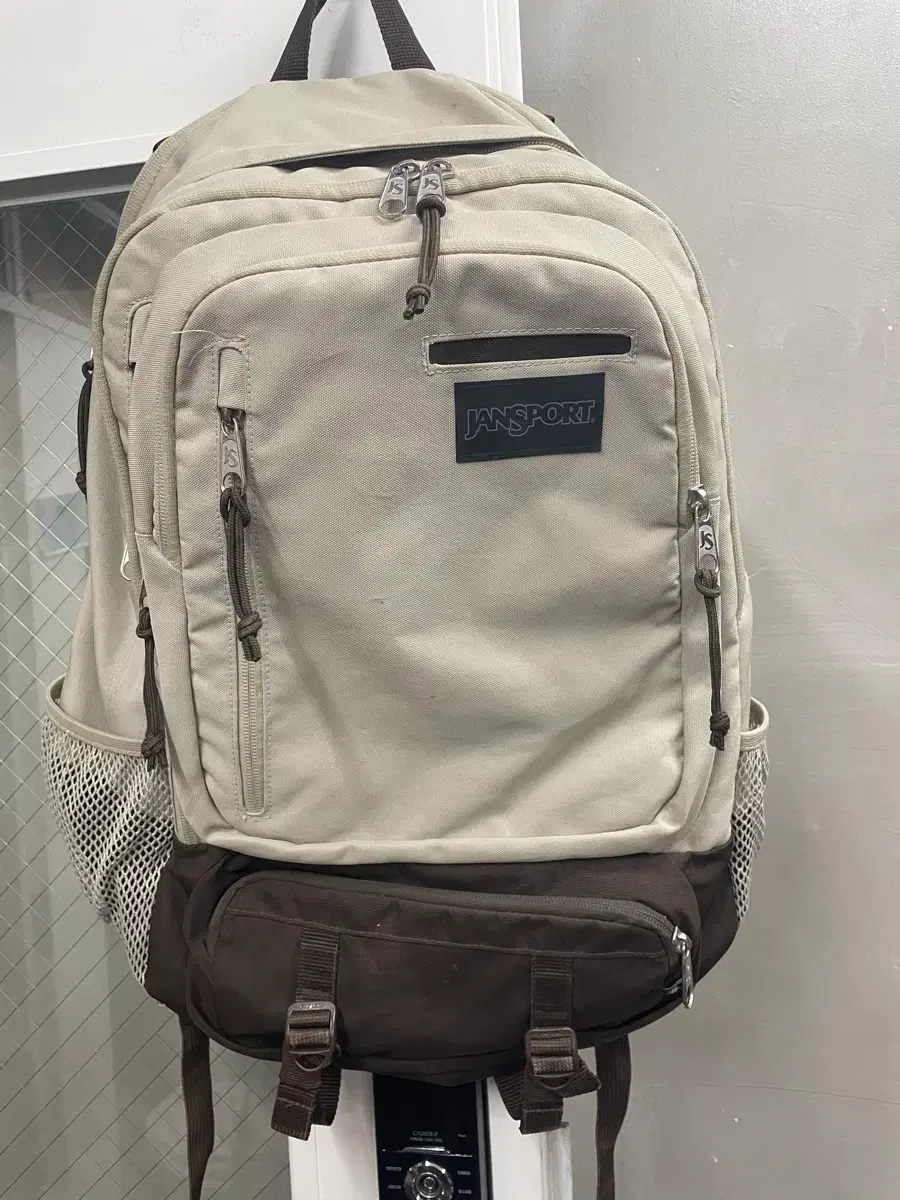 desert beige jansport backpack Right Pack Signature Fully padded back panel Jansport Main Campus Coconut Backpack