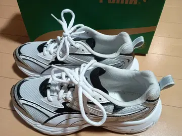 박스 있음 PUMA MORPHIC 모피직 스니커즈 26.5cm
