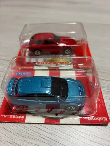 마조렛 BMW Z3 쿠페와 포드 FOCUS WRC 2대 세트
